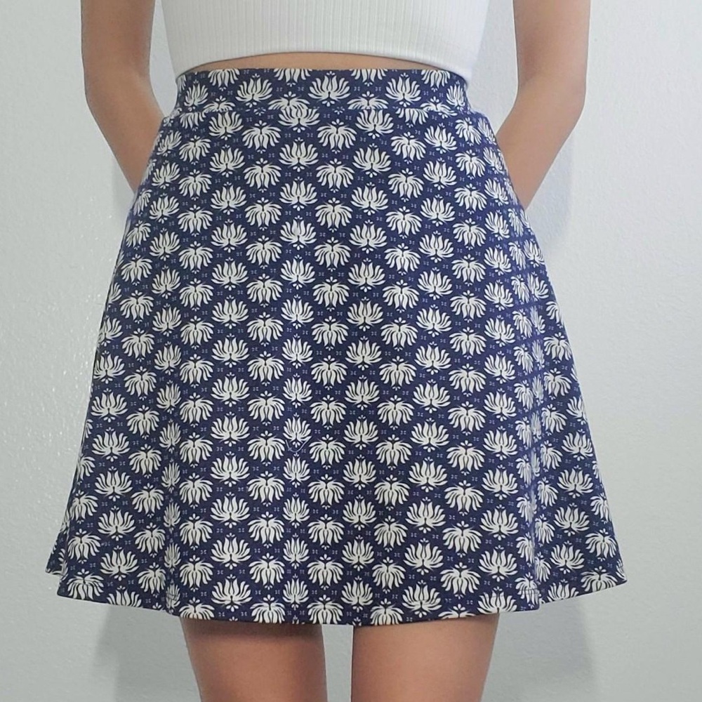 Magnolia Grace Women’s Reversible Lightweight Skirt Size Small Navy & White